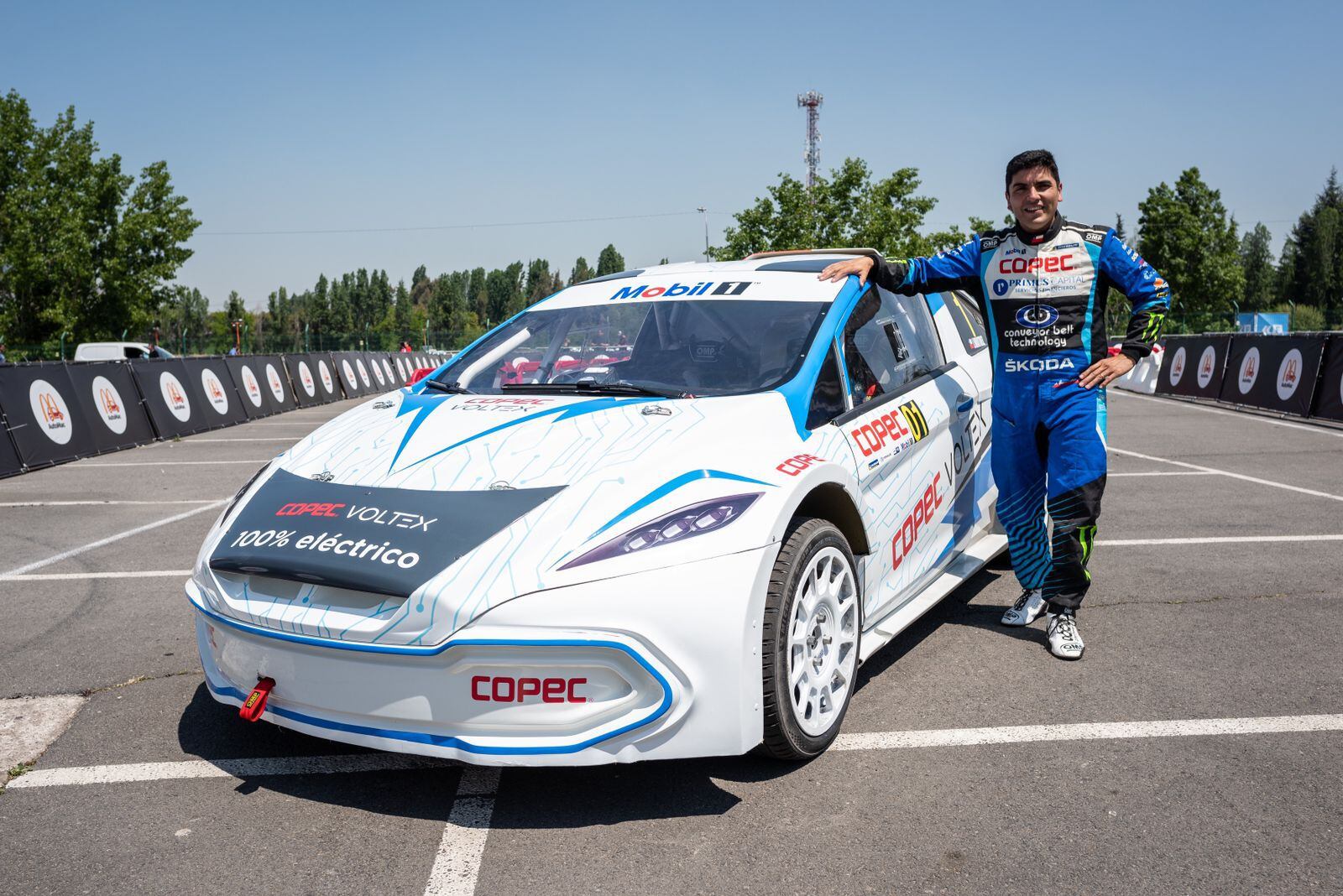 El primer auto eléctrico de rally debuta en Chile en las manos de Jorge Martínez