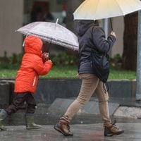 Sistema frontal: más de 12 mil clientes registran cortes de luz en Santiago y se pronostica caída de hasta 50 mm de lluvia 