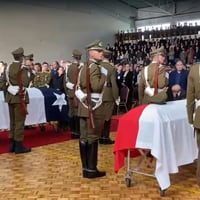 Crimen de carabineros en Cañete: carrozas fúnebres llegan a la Escuela de Suboficiales en Concepción para ceremonia de responso 