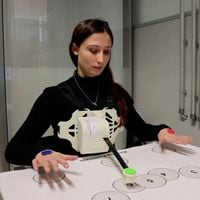 Científicos en Suiza desarrollan un brazo robótico que se podría controlar con la respiración y la mirada