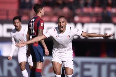 Leandro Benegas convierte en el empate de Independiente en el clásico ante San Lorenzo