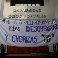 Tomas feministas se intensifican en UDP tras denuncias de acoso