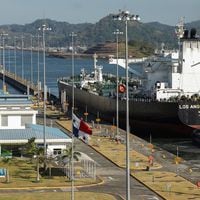 Canal de Panamá podría aumentar restricciones a tránsito de barcos si se prolonga escasez de lluvias