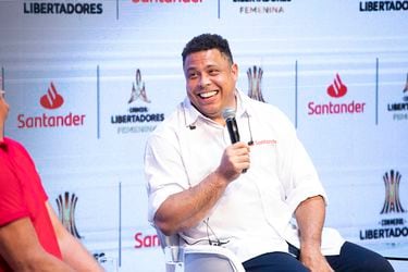Ronaldo, sonriente, durante la conferencia de prensa previa a la final de la Copa Libertadores.