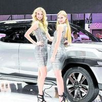 Industria automotriz restringe el vestuario de modelos en Ginebra