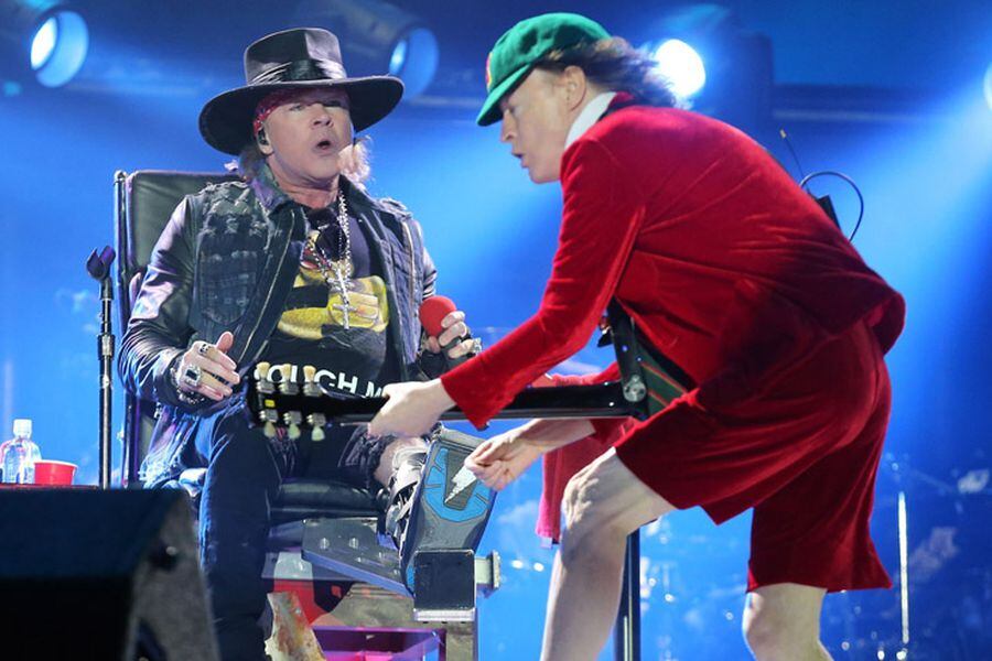 El nuevo disco de AC/DC podría tener a Axl Rose como vocalista - La Tercera