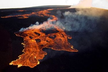 Volcán Mauna Loa de Hawái, el más grande del mundo, entra en erupción por primera vez en casi 40 años 