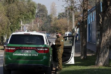 Escolares realizan quitada de droga a microtraficante en el centro de Santiago: quedaron detenidos y vendedor quedó en libertad