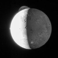 Misión de la Nasa en luna de Júpiter fotografía espectacular erupción volcánica y un campo de lava 