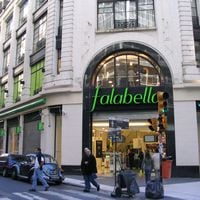 Falabella avanza en su salida de Argentina: vende su cartera de tarjetas CMR del país vecino al Banco Columbia