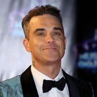 Adicciones y ver seres que no existían: cómo fue el complejo pasado que atormentó a Robbie Williams