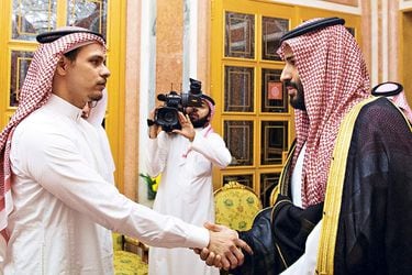 Rey-y-príncipe-saudí-reciben-a-familiares-d-(43434423)