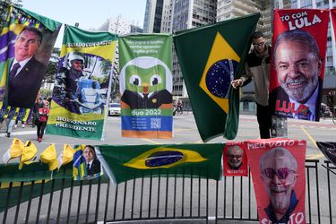 Bolsonaro aventaja a Lula con más del 13% de las máquinas de votación contadas