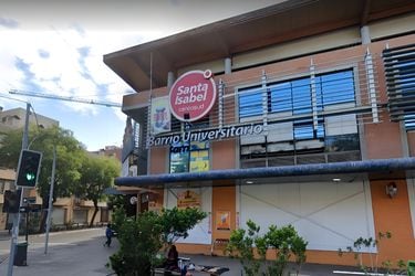 Sujeto muere tras altercado con guardia de supermercado en Santiago Centro
