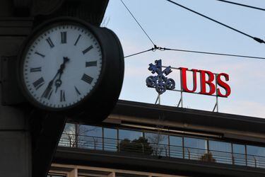 UBS ofrece recomprar bonos emitidos días antes del acuerdo con Credit Suisse
