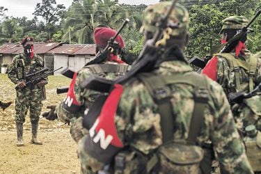 Guerrilla del ELN pide a gobierno de Colombia continuar diálogos de paz tras asesinato de nueve militares