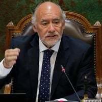 Senador Flores (DC) critica propuesta de bono trimestral de Carabineros: “Es populismo administrativo”