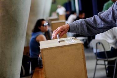 Descifrando el voto chileno en el exterior: cómo se distribuyeron las preferencias para la primera vuelta