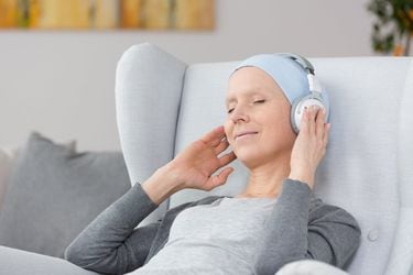 Cáncer: cómo la musicoterapia puede aliviar las náuseas en los pacientes, según un estudio