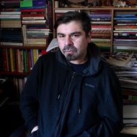 Héctor Hernández Montecinos y su nueva novela Los nombres propios: "Siempre me he reconocido como un resentido"