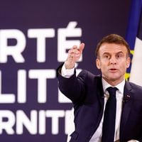 Macron gira a la derecha para relanzar su segundo mandato