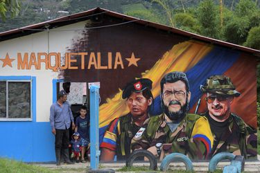 Miembros de extinta guerrilla de las FARC aceptan responsabilidad sobre miles de secuestros 