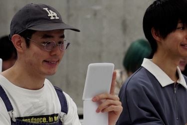 Asi funcionan los populares cursos que enseñan a sonreír en Japón