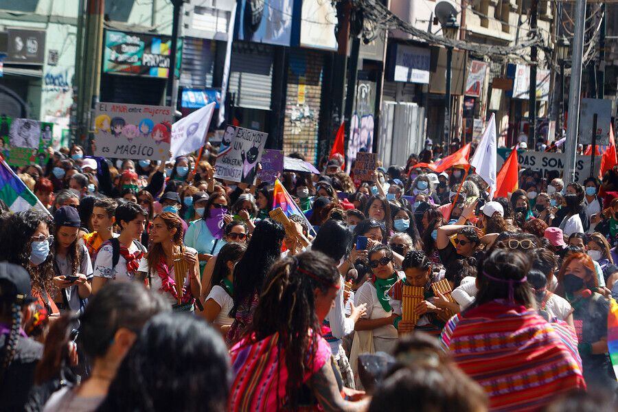 Vista general, durante la Marcha por el Día Internacional de la Mujer en Valparaíso.
FOTO: LEONARDO RUBILAR CHANDIA/AGENCIAUNO
