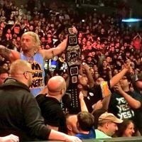 Enzo Amore invadió Survivor Series a 10 meses de su despido de la WWE