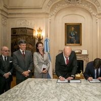Chile y Argentina firman acuerdo en estrategias conjuntas para impulsar el transporte aéreo entre ambos países