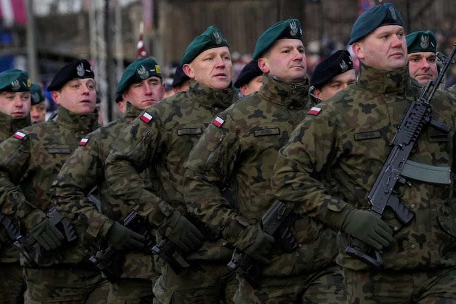 Zwiększone wydatki na obronę i szkolenie cywilne: odpowiedź Polski na wojnę na Ukrainie