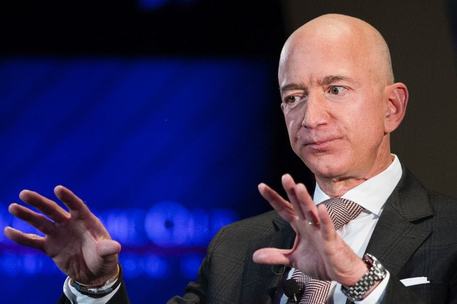 Jeff Bezos dejará de ser CEO de Amazon y será reemplazado por el actual jefe del negocio de computación en la nube