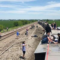 Al menos 3 personas fallecidas y 50 lesionados deja accidente de un tren en Estados Unidos