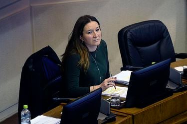 “Vulneró sus derechos humanos”: jueza de familia que postula a ser Defensora de la Niñez fue sancionada por filtrar audio de causa que afectaba a una adolescente