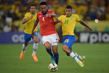 Mauricio Isla cometió el penal contra Neymar que desencadenó la goleada de Brasil sobre Chile, en el Maracaná.