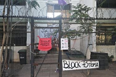 La "toma" lleva varias semanas en  uno de los bloques de edificios en Ñuñoa. Foto: A. Chechilnitzky