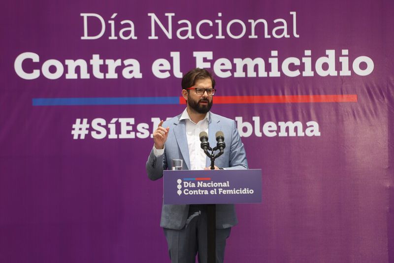El Presidente Gabriel Boric encabezó ceremonia en jornada que se conmemora el Día Nacional contra el Femicidio. Foto: Sebastián Beltrán Gaete / Agencia Uno.