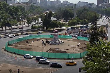 Parten los trabajos de remodelación de la Plaza Baquedano: alcaldesa Matthei apela a la “cultura cívica” para evitar nuevas vandalizaciones