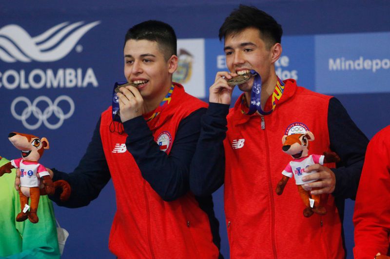 Nicolás Burgos y Andrés Martínez celebran el oro panamericano.