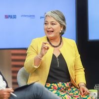 El tenso cruce de opiniones entre la ministra Jeannette Jara y Bernardo Larraín Matte 