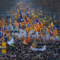 Miles de catalanes salen a las calles para protestar contra el juicio a líderes secesionistas