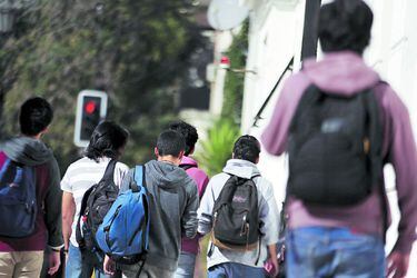 Minsal presenta inédita guía para prevenir suicidios en jóvenes estudiantes
