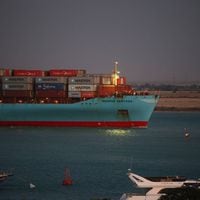 Dos canales, dos grandes problemas: un lío mundial para el transporte marítimo