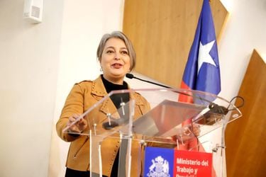 Ministra del Trabajo, Jeannette Jara, destacó la importancia de avanzar en un sistema de pensiones solidario