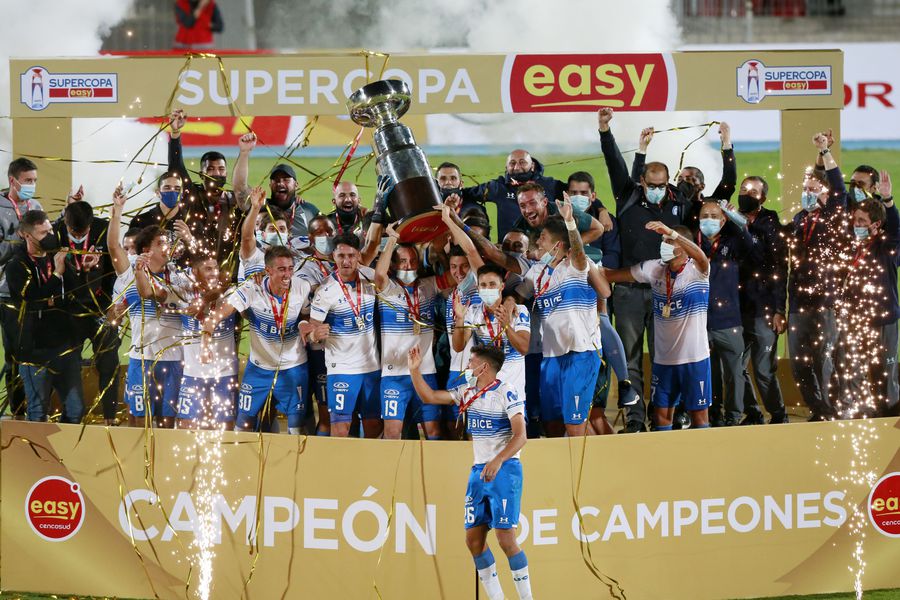Universidad Católica puede sumar su título 27 y superar a la U si gana la Supercopa 2021.