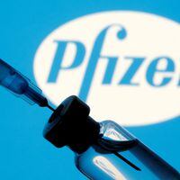 Laboratorio argentino demanda a Pfizer en Chile y denuncia que el Estado podría pagar 400% de sobreprecio en medicamento contra la artritis