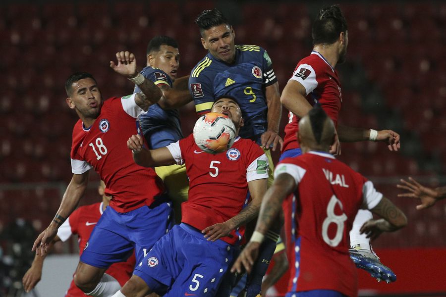 Otra daga postrera para la Roja: Chile no pudo aguantar ante Colombia - La Tercera