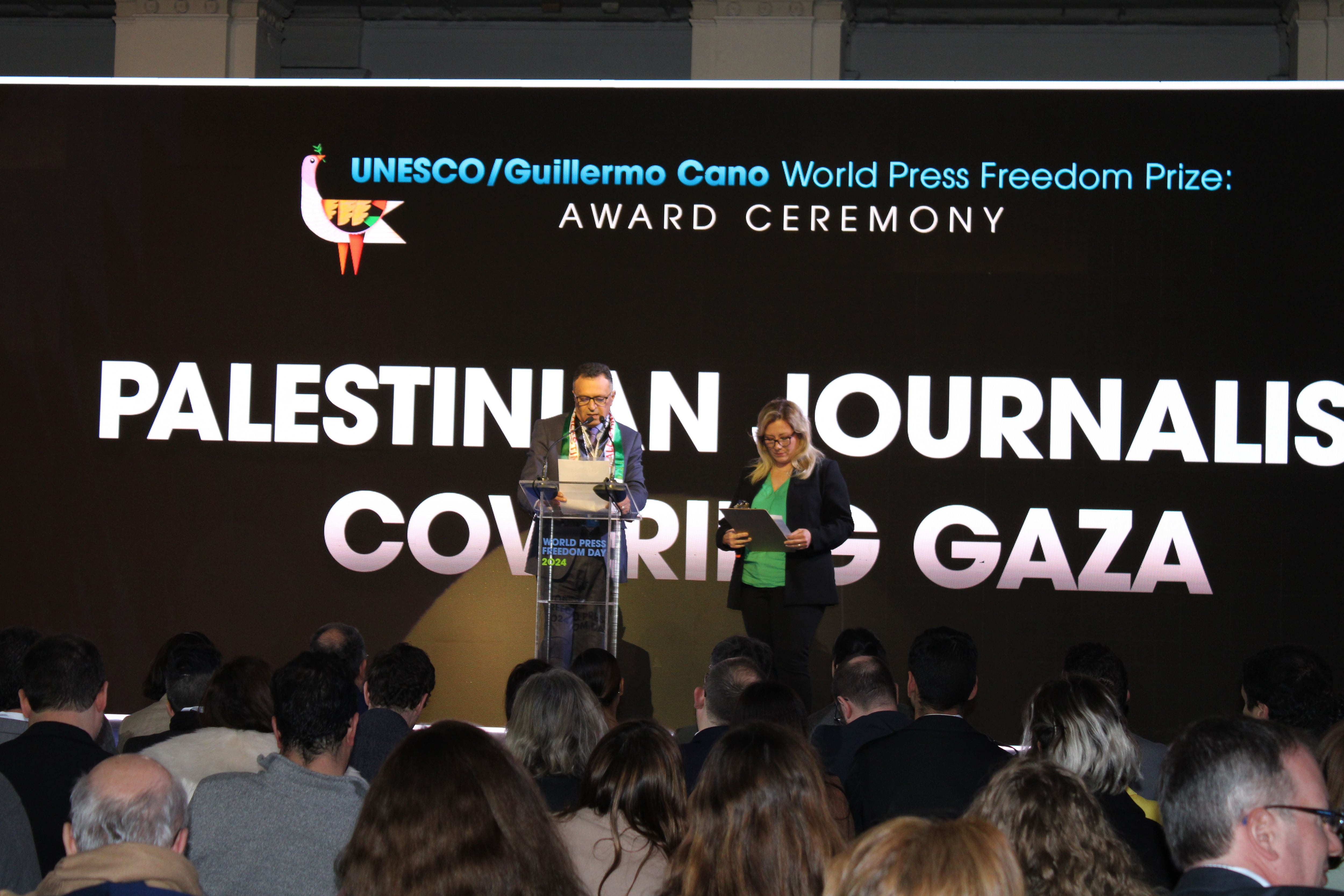 Nasser Abu Baker durante la entrega del Premio Mundial de Libertad de Prensa a los periodistas palestinos en Gaza. Foto: Embajada de Palestina en Chile