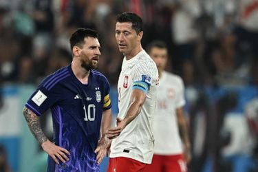 ¿Mala relación? El notorio desprecio de Lionel Messi a Robert Lewandowski en pleno partido de Argentina y Polonia