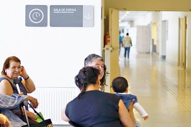Reactivación médica pospandemia: listas de espera no paran de crecer, pero los tiempos de atención bajan